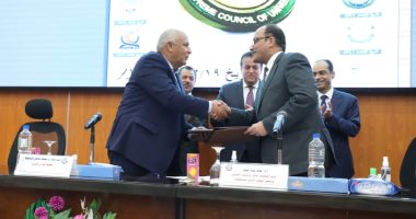 الأعلى للجامعات يوقع بروتوكولا لتخصيص 3000 فدان لجامعات القاهرة وطنطا والعريش