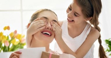لو لسة محتار تشترى إيه فى عيد الأم.. اعرف الهدية المناسبة حسب برجها