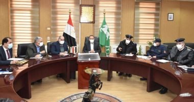 محافظ الشرقية يناقش آليات توسعة وازدواج الطريق الدائرى الإقليمى