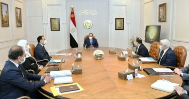 الرئيس السيسي يستعرض مشروع موازنة العام المالى 2022-2023.. يطلع على تعديلات "الضريبة على الدخل" وتطوير منظومة الجمارك.. وزير المالية: خفض العجز الكلى نحو 6،3% من الناتج المحلى واستمرار تحقيق فائض أولى قدره 1،5%
