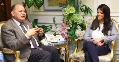 وزيرة التعاون الدولي ومحافظ أسيوط يبحثان تطورات مركز معلومات شبكات المرافق