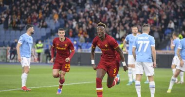 روما يتقدم بثلاثية ضد لاتسيو بالشوط الأول فى الدوري الإيطالي.. فيديو