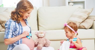 عشان ما يغيرش منه .. 7 نصائح لتحضير الطفل لاستقبال مولود جديد فى الأسرة 