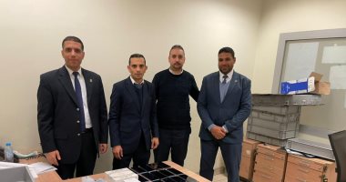 جمارك مطار القاهرة تحبط محاولة تهريب 63 هاتفا و100 شاحن مع ركاب آسيويين