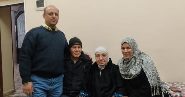 قصة كفاح أم عظيمة بالقليوبية.. مات جوزها وترك لها معاش 15 جنيها.. لايف