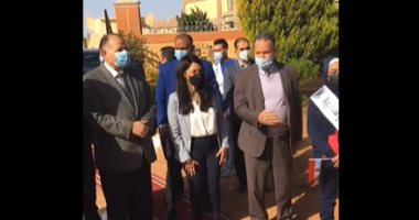 وزيرة التعاون الدولى تتفقد مدرسة المتفوقين للعلوم والتكنولوجيا بأسيوط.. فيديو
