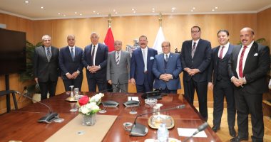 وزيرا العدل والزراعة يوقعان عقدا لنقل أراض ومبان لإقامة محكمة بالقناطر.. صور