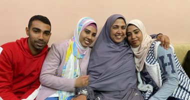 لحظات الفرحة والدموع فى منزل موجهة التربية الاجتماعية الأم المثالية بالأقصر