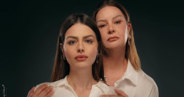 هنادى مهنا تحتفل بعيد الأم بجلسة تصوير تجمعها مع والدتها 