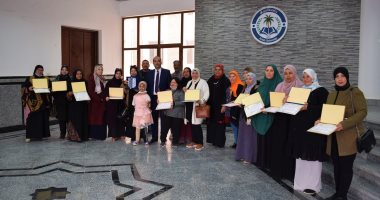 رئيس جامعة العريش يكرم الأمهات المثاليات على مستوى الجامعة