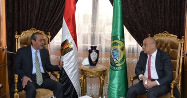 محافظ الإسماعيلية يستقبل سفير جمهورية الفلبين لبحث التعاون المشترك.. صور
