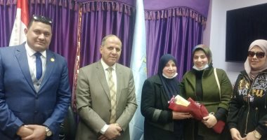 وكيل تعليم كفر الشيخ يكرم الأم المثالية ونموذجا لمديرة مدرسة متميزة