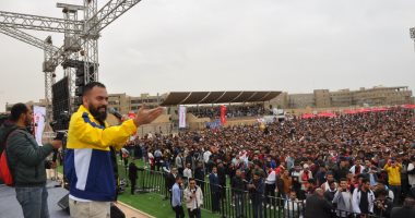 محمود العسيلى وعليش ولوكا يتألقون فى حفل بجامعة حلوان بمشاركة 45 ألف طالب