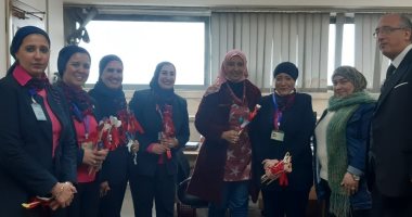 ميناء القاهرة الجوى يحتفل بعيد الأم ويوزع هدايا على العاملات بالشركة.. صور