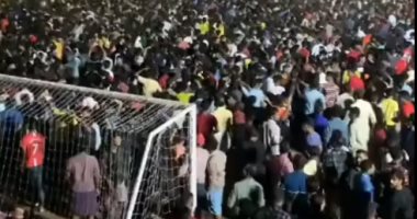 انهيار ملعب كرة قدم فى الهند وإصابة 200 شخص .. صور