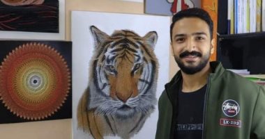 مش بس بالألوان والفرشاة .."مؤمن" بيرسم أجمل اللوحات الفنية بالمسمار والخيط