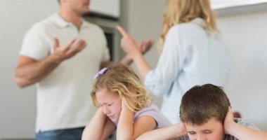 علشان ملهمش ذنب .. أفضل طرق التعامل بين الزوجين بعد الطلاق حال وجود أطفال