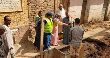 حياة كريمة بأسوان.. تمويل المشروعات الصغيرة ومتناهية الصغر  بالقرى المستهدفة لتشغيل الشباب.. قوافل طبية تجرى أعمال الكشف والعلاج مجانا .. توسيع الخدمات الإلكترونية بالمحافظة.. ويوليو يشهد إدراج قرى جديدة