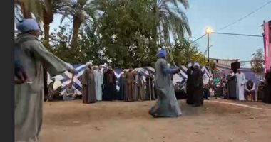 أهالى قرية البعيرات يحتفلون بمولد الشيخ أبو زعبوط.. تحطيب ومديح وسباقات خيول أبرز مظاهر الاحتفال.. حفيده: له كرامات بالقرية.. وعميد لعبة التحطيب: المولد فرصة لتلاقى نجوم لعبة العصا من محافظات الصعيد..فيديو وصور