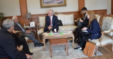 محافظ بورسعيد يناقش سُبل التعاون مع وفد استثمارى ألمانى.. صور 