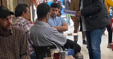 أمير المصرى والبزاوى وشريف خير الله يصورون "الاختيار 3"بأحد مقاهى وسط البلد