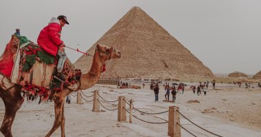مصر جميلة.. "مينا" يبدع فى تصوير منطقة الأهرامات لتشجيع السياحة
