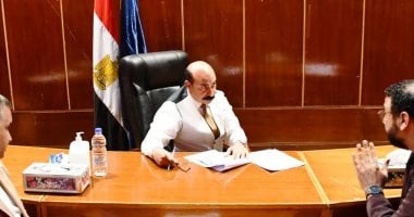 محافظ أسوان يحيل مدير مستشفى والطبيب النوبتجى للتحقيق.. اعرف السبب