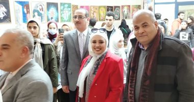 30 لوحة فنية فى معرض "أنامل وعطاء" بمكتبة المستقبل .. صور