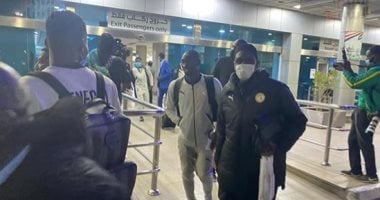 بعثة السنغال تصل مطار القاهرة استعدادا للقاء منتخب مصر فى تصفيات المونديال