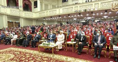بدء فعاليات حفل تكريم المرأة المصرية بحضور الرئيس السيسى والسيدة قرينته
