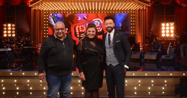 بيومى فؤاد وهالة صدقى فى حلقة غناء وضحك ولعب من برنامج "أحلى كلام"