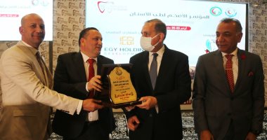 صور.. محافظ كفر الشيخ يشارك فى مؤتمر نقابة أطباء الأسنان