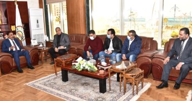 محافظ مطروح: توفير 10 أتوبيسات فى حملة التطعيم ضد شلل الأطفال