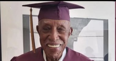 السن مجرد رقم.. مسن أمريكى يحصل على الشهادة الثانوية فى عمر 101 سنة