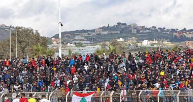 توقف مباراة لبنان وسوريا بتصفيات كأس العالم بسبب شغب الجماهير 