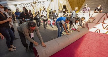 شاهد التحضيرات النهائية لانطلاق حفل توزيع الأوسكار الأحد المقبل .. صور
