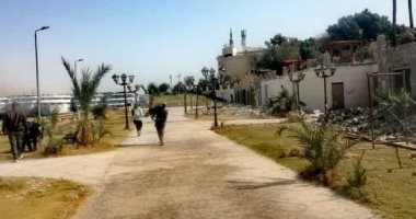 رئيس مدينة الأقصر يتابع مشروع تطوير الممشى السياحى بكورنيش النيل.. صور