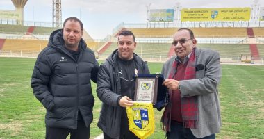 المقاولون العرب يتعادل مع أهلي بنغازي 1/1 وديا.. وفتحى يهدى بوجلبان درع النادى