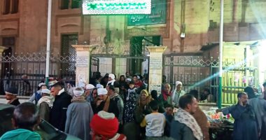 فول وحمص ولحمة فى مولد السيدة حورية حفيدة الإمام الحسين ببنى سويف.. فيديو