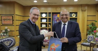 جامعة المنصورة تستقبل السفير السويدي بالقاهرة