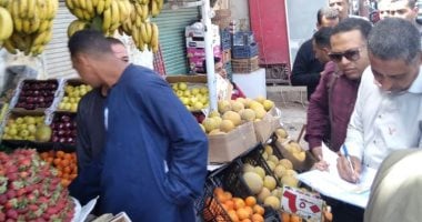 تحرير 28 محضرا ضد أصحاب المحلات لزيادة الأسعار بأسوان.. صور