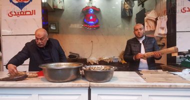 إقبال كبير على الفسيخ والرنجة قبل رمضان.. اعرف سر الخلطة بالبحيرة.. لايف وصور