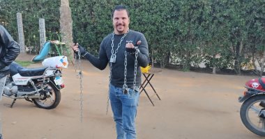 بطل خارق.. أحمد الغراب بيقطع الجنازير بذراعه وبيلعب بالموتوسيكلات رست