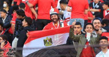 مدرجات استاد القاهرة كاملة العدد قبل مواجهة مصر والسنغال.. صور