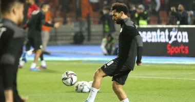 محمد صلاح يجرى عمليات الإحماء مع لاعبى المنتخب استعدادا للسنغال.. فيديو