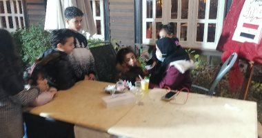 رسم علم مصر على وجه الأطفال قبل مباراة مصر والسنغال ببورسعيد.. لايف