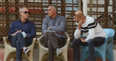 الجهاز الفنى للزمالك يتابع مواجهة فريق الشباب أمام إنبى.. صور