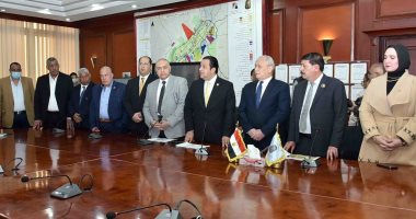 تفاصيل لقاء محافظ الأقصر مع وفد لجنة النقل والمواصلات بالبرلمان.. والمحافظ يعرض مشروعات محور شمال الأقصر وازدواج وتطوير صحراوى قنا – الأقصر وحياة كريمة.. ويؤكد: مؤسسات الدولة تتكامل لتحسين جودة حياة المواطنين 