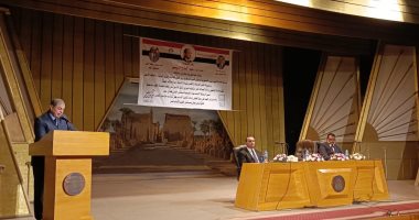 "حياة كريمة".. وزير القوى العاملة يواصل جولاته بالأقصر.. ويسلم 75 عقد عمل لذوى الهمم و250 عقدا للشباب والفتيات و250 شهادة إتمام تدريب مهنى.. ويفتتح معرض منتجات المشغولات اليدوية لـ6 من فتيات المحافظة.. صور
