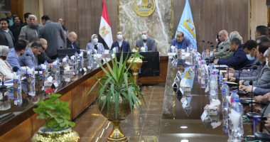 محافظ كفر الشيخ يستعرض المشروعات الجاري إنشاؤها في عدد من القطاعات